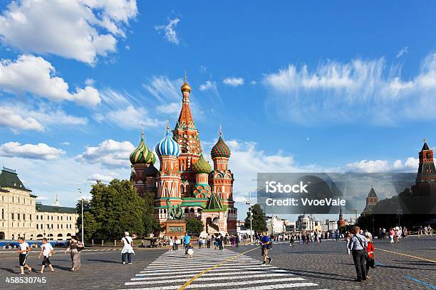 Vista Della Cattedrale Di Pokrovsky Sulla Piazza Rossa - Fotografie stock e altre immagini di Acciottolato