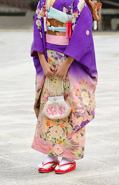 Vestido Kimono Japonés Tradicional Foto de stock y más banco de imágenes de  Adolescente - Adolescente, Adulto, Adulto joven - iStock