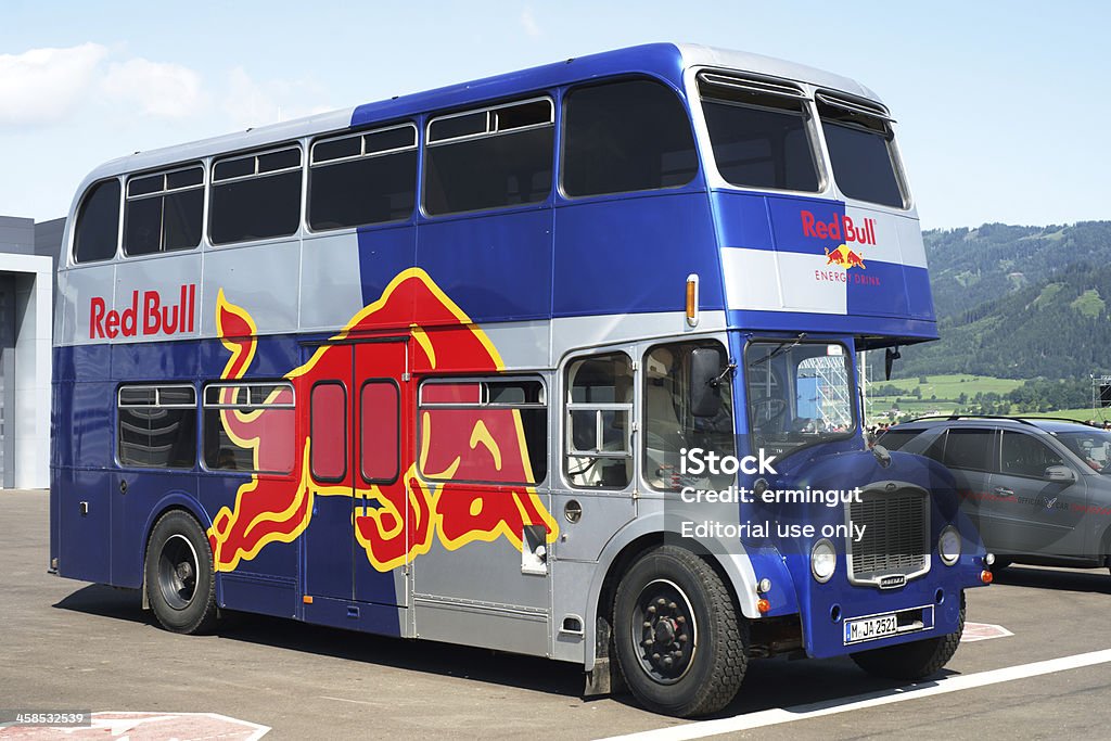 Red Bull typowe London Autobus dwupoziomowy - Zbiór zdjęć royalty-free (Red Bull)