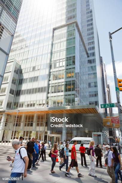 Photo libre de droit de Bank Of America Tower 42nd Street Et 6th La Ville De New York banque d'images et plus d'images libres de droit de 6ème avenue