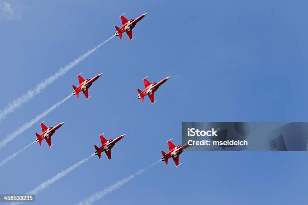 6 Tryska Patrouille Suisse - zdjęcia stockowe i więcej obrazów Latać w zespole - Latać w zespole, Szwajcaria, Siły zbrojne