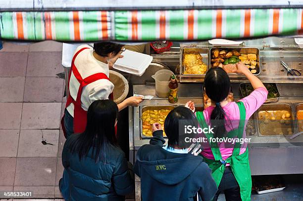 Chinesisches Essen Bestellen Von Fastfoodmarktstand Hong Kong Stockfoto und mehr Bilder von Abwarten
