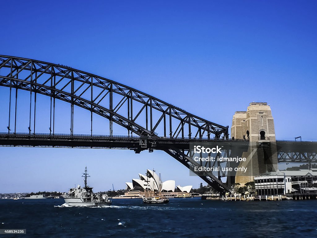 Sydney opera house i Most pierwszy plan. - Zbiór zdjęć royalty-free (Architektura)