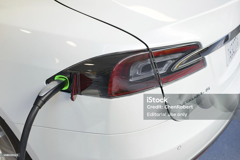 돌격 Tesla Motors 모델 S - 로열티 프리 Tesla Motors 스톡 사진