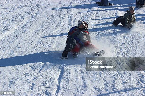 Crianças Deslizando Para Baixo Na Neve Montanhas Em Andes - Fotografias de stock e mais imagens de Acima