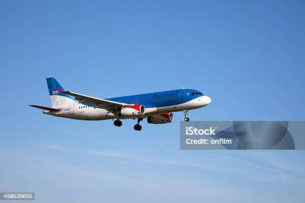 Bmi British Midland Airbus A320 Foto de stock y más banco de imágenes de Aeropuerto - Aeropuerto, Aeropuerto internacional de Manchester, Airbus A320