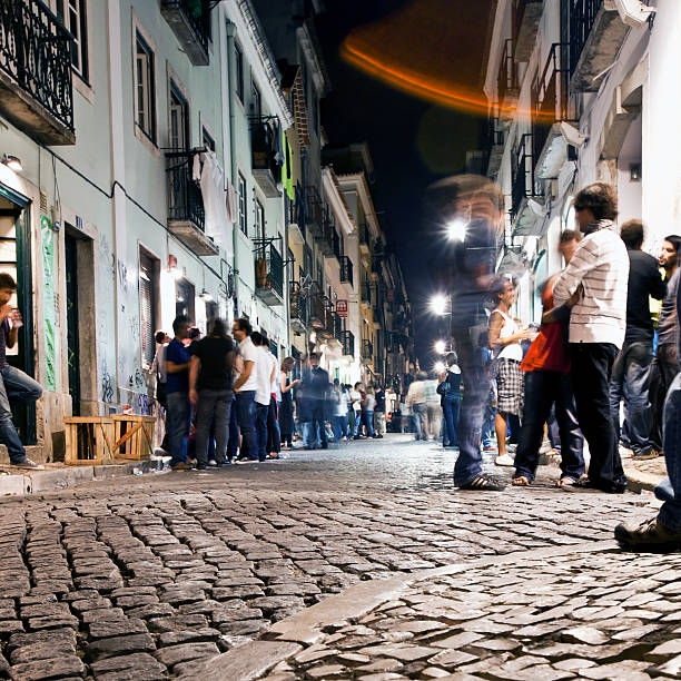 lisbona per notte. - lisbon portugal night people barrio alto foto e immagini stock