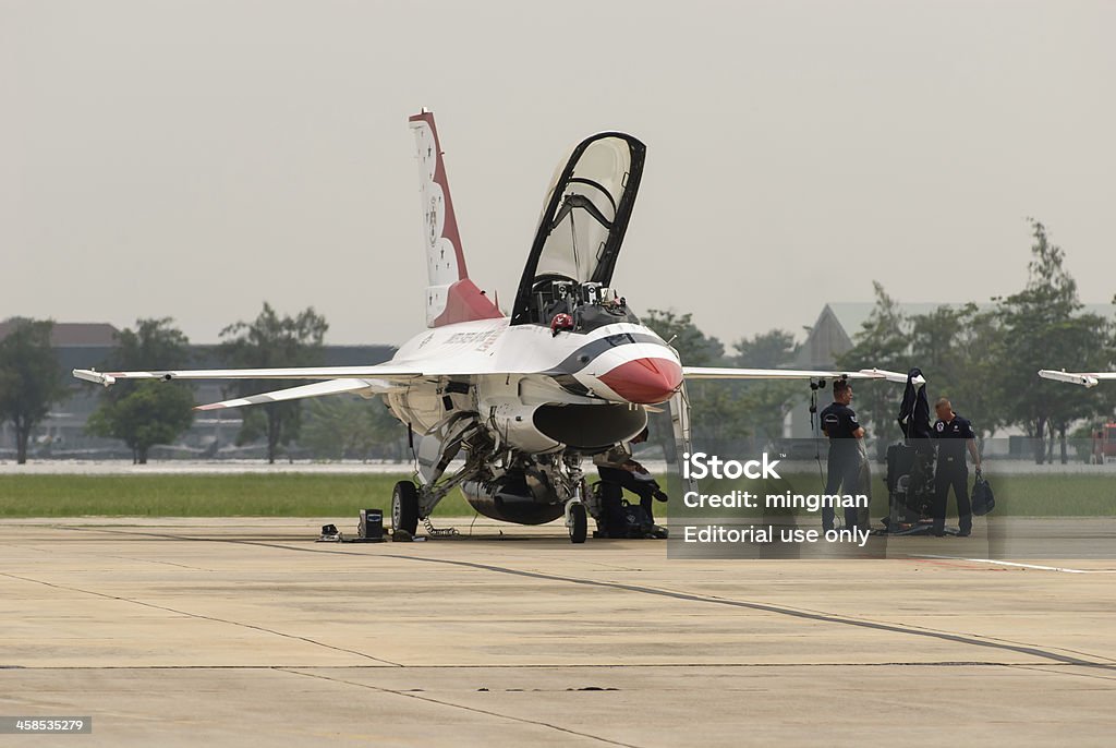 USAF Thunderbirds アクセス、離陸準備をした - アエロバティックスのロイヤリティフリーストックフォト