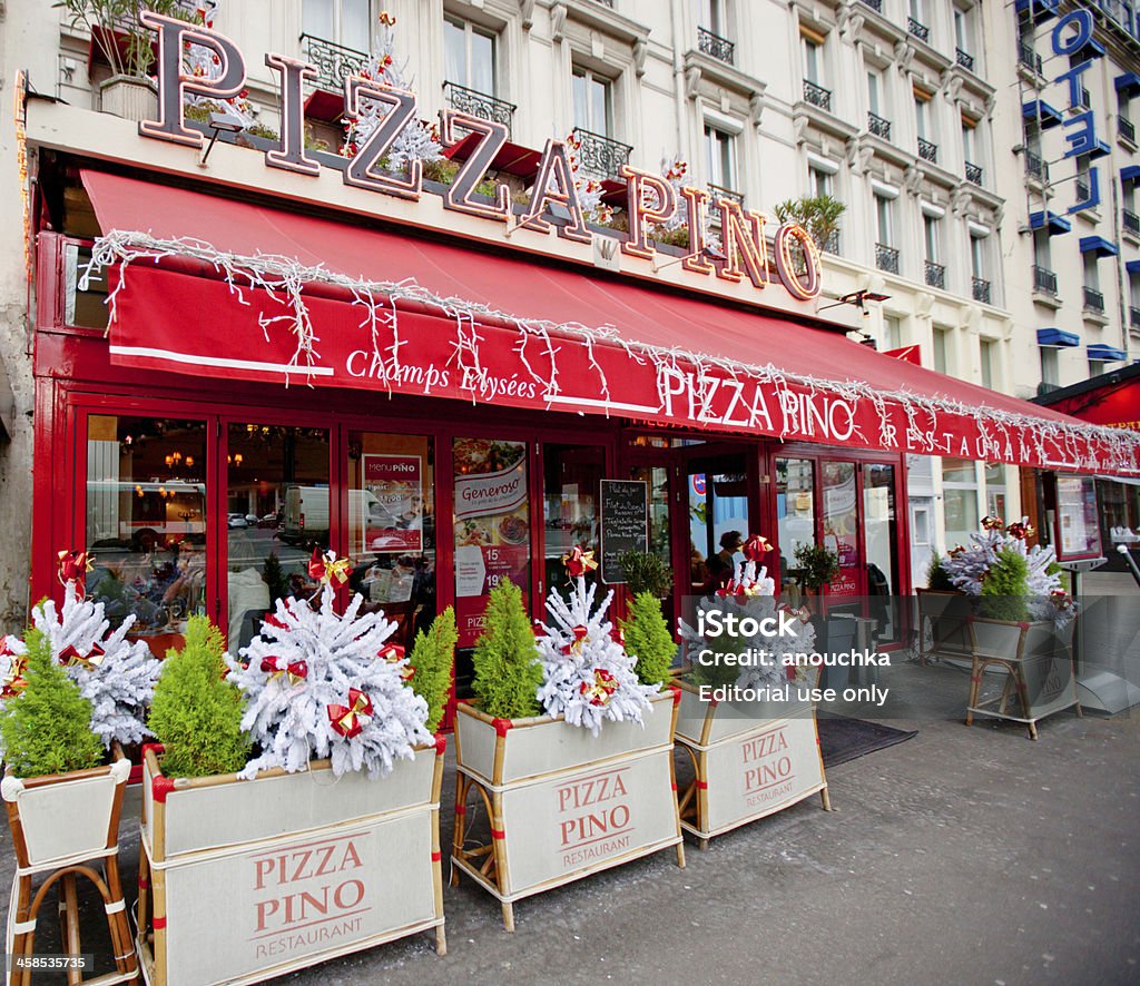 Decoração de Natal do Pizza Pino restaurante, Paris - Royalty-free Avenida de Champs-Elysées Foto de stock