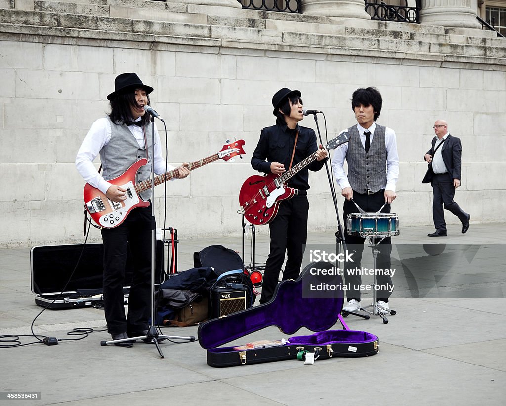 Beatles street músicos fuera de la National Gallery (Londres - Foto de stock de Los Beatles libre de derechos