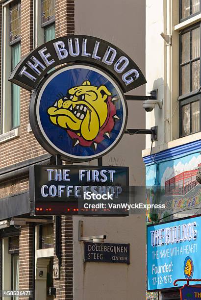 El Bulldog Coffeeshop Foto de stock y más banco de imágenes de Aire libre - Aire libre, Barrio rojo, Bulldog