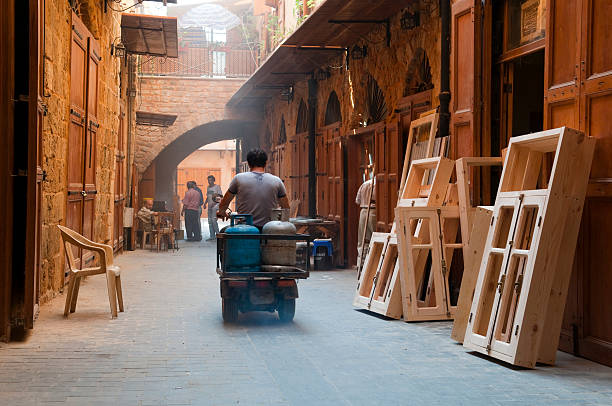乗馬から通りので、レバノン sidon 大工仕事 - sidon ストックフォトと画像