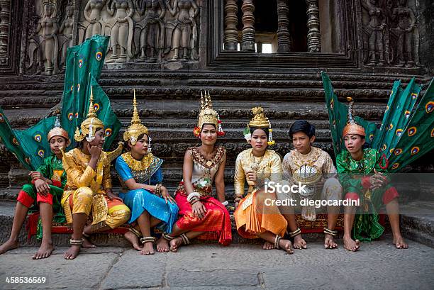 Ballerini Tradizionale Khmer Tradizioni Cultura E Religione Cambogia Asia - Fotografie stock e altre immagini di Ambientazione esterna