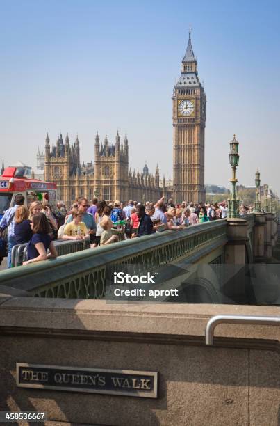 Westminster Bridge を渡りビッグベン - イギリスのストックフォトや画像を多数ご用意 - イギリス, イングランド, ウェストミンスター宮殿