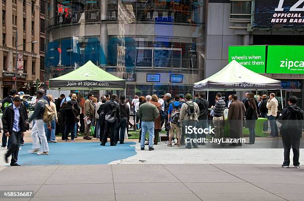 Zipcar Ipo Il Giorno A Times Square New York City - Fotografie stock e altre immagini di Inserzione pubblicitaria - Inserzione pubblicitaria, Tendone, Affari