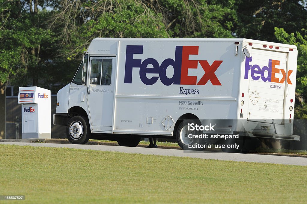 FedEx truck und box Abholung über Nacht. - Lizenzfrei Fracht Stock-Foto