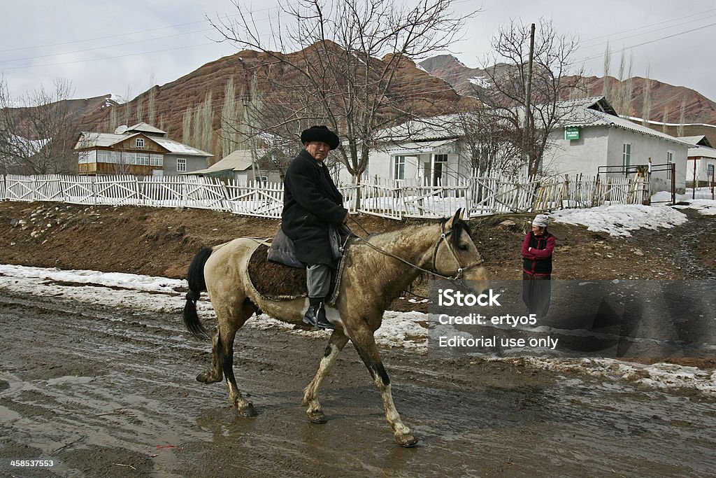 Uomo a cavallo - Foto stock royalty-free di Albero