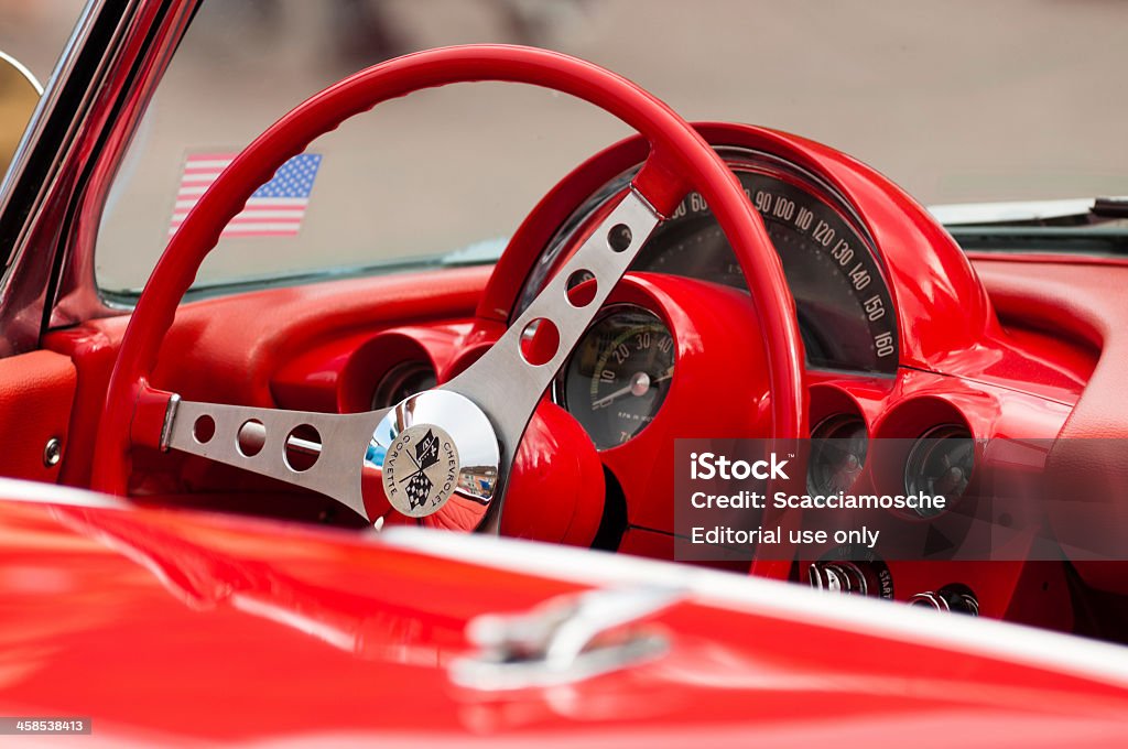 Old Chevrolet Corvette cabriolet - Foto de stock de Chevrolet Corvette royalty-free