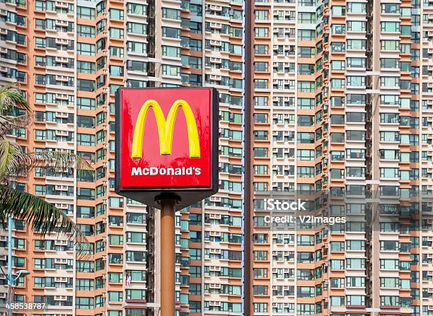 Mcdonalds Logo - zdjęcia stockowe i więcej obrazów Architektura - Architektura, Azja, Bez ludzi