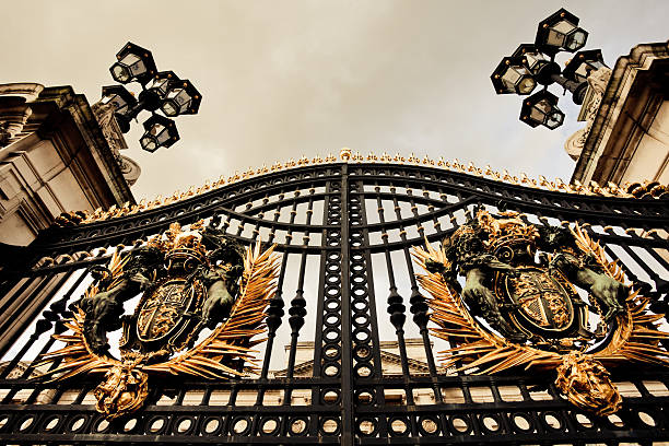 버킹엄 궁전 북문, 런던 - palace buckingham palace london england famous place 뉴스 사진 이미지