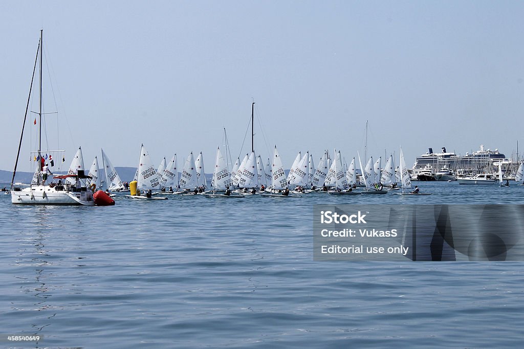 Regata Internazionale di inizio della classe Laser nel porto di Spalato. - Foto stock royalty-free di Ambientazione esterna