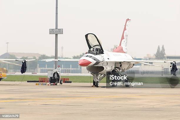 Usaf Thunderbirds 도출함 떠나라 위해 준비합니다 4가지 개체에 대한 스톡 사진 및 기타 이미지 - 4가지 개체, Airshow, F-16 파이팅 팰콘