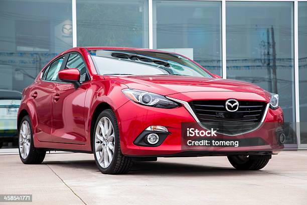 Photo libre de droit de Nouveau Mazda 3 Berline À Hayon Arrière banque d'images et plus d'images libres de droit de Rouge - Rouge, Mazda, Mazda3