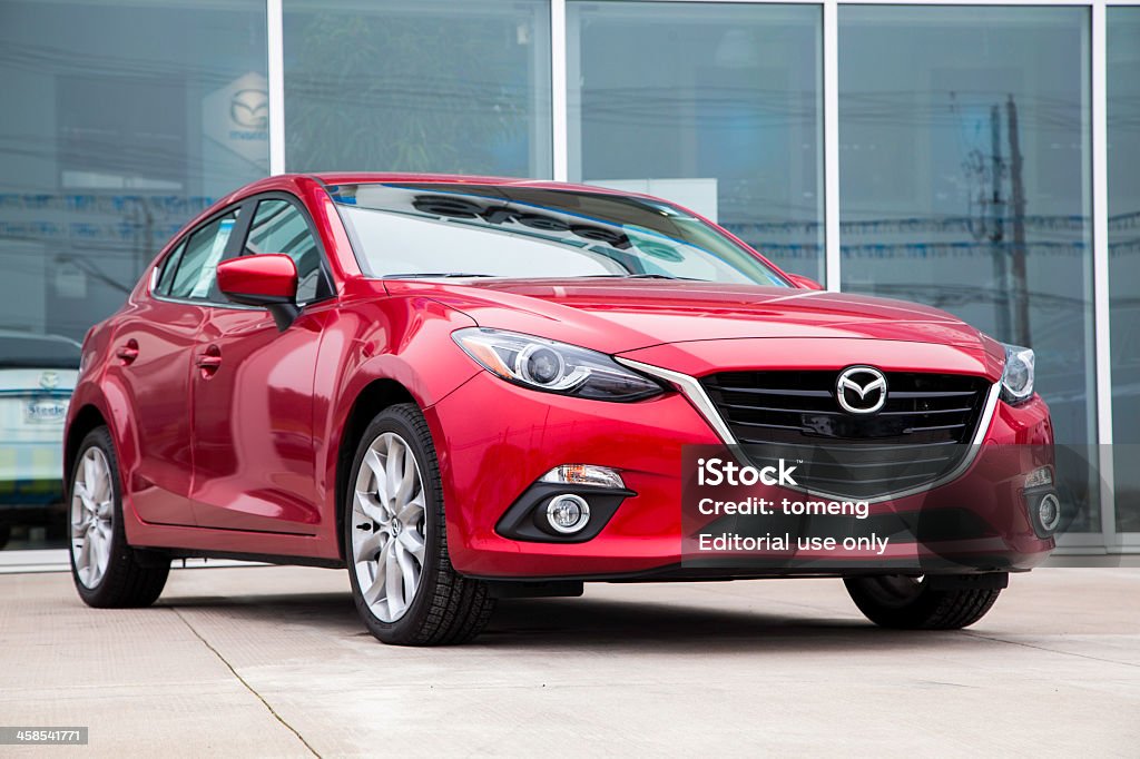 Nuovo Mazda 3 Portellone posteriore - Foto stock royalty-free di Rosso