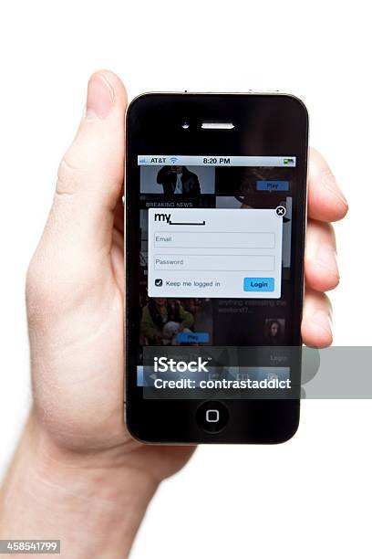 Hand Holding Iphone 4 Mit Myspace Auf Dem Bildschirm Stockfoto und mehr Bilder von Apple Computer