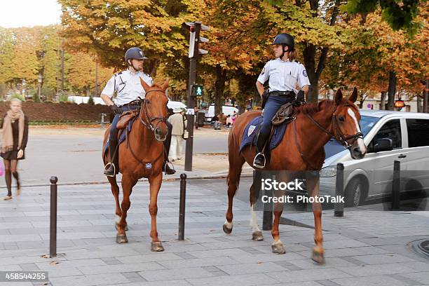 장착 경찰 탈것 말 및 안전요원 파리xl 경찰관에 대한 스톡 사진 및 기타 이미지 - 경찰관, 프랑스, 도시