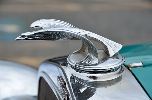 chevrolet de 1920 eagle emblema de capô - hood ornament - fotografias e filmes do acervo