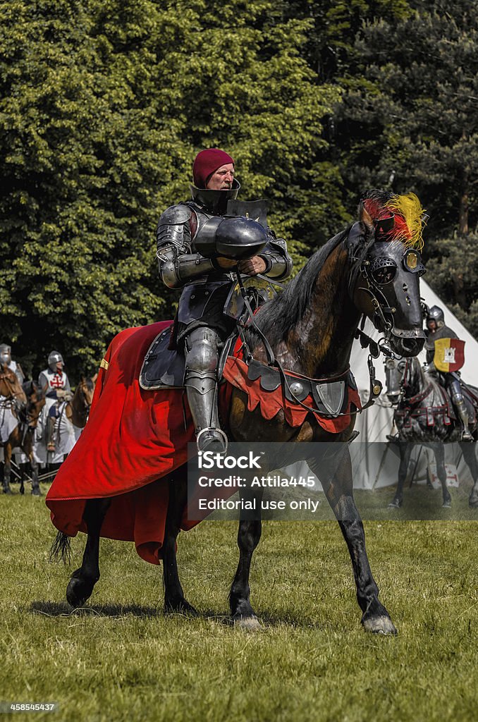 Cavaliere medievale a cavallo - Foto stock royalty-free di Abilità