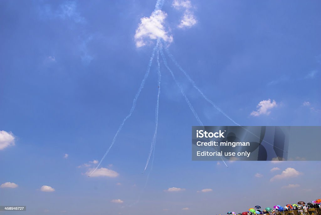 브라이틀링 제트 팀 알무데나 하늘 아래 - 로열티 프리 Airshow 스톡 사진