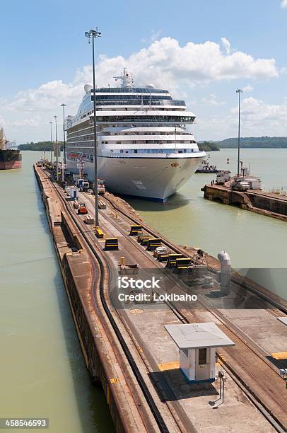 Oceanas Nave Da Crociera Marina Introduzione Di Gatún Lock - Fotografie stock e altre immagini di Canale di Panamá