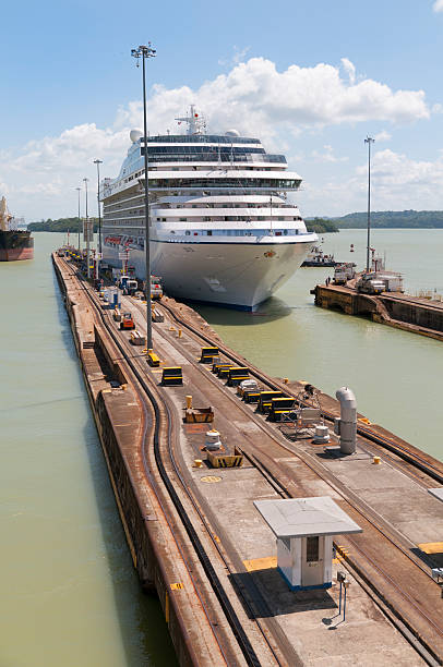 oceanas 크루즈 하이헤 gatun 머리칼 입력 - panama canal panama container ship industrial ship 뉴스 사진 이미지