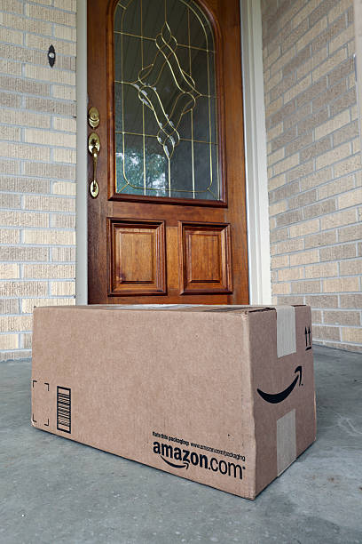 amazon.com paczki w drzwi dom - amazoncom zdjęcia i obrazy z banku zdjęć