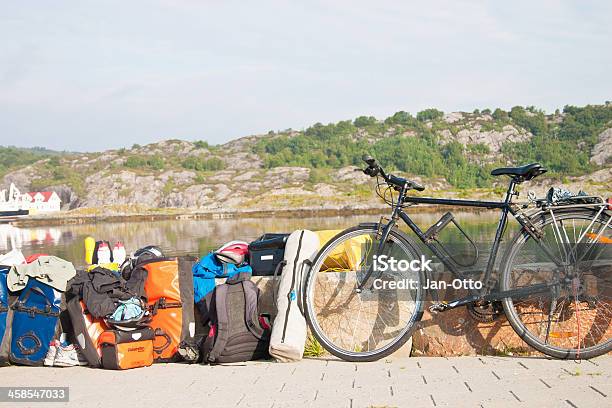 Reisen Sie Mit Dem Fahrrad Durch Norwegen Stockfoto und mehr Bilder von Fahrrad - Fahrrad, Radfahren, Reisegepäck