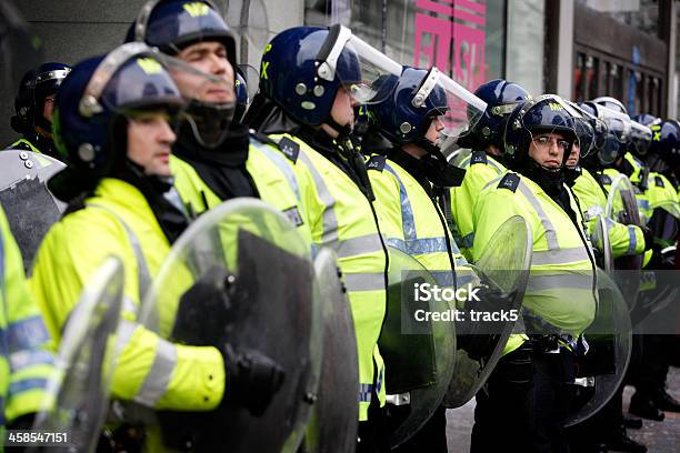 Riot Policji Wiersz Londyn - zdjęcia stockowe i więcej obrazów Policja - Policja, Zjednoczone Królestwo, W rzędzie