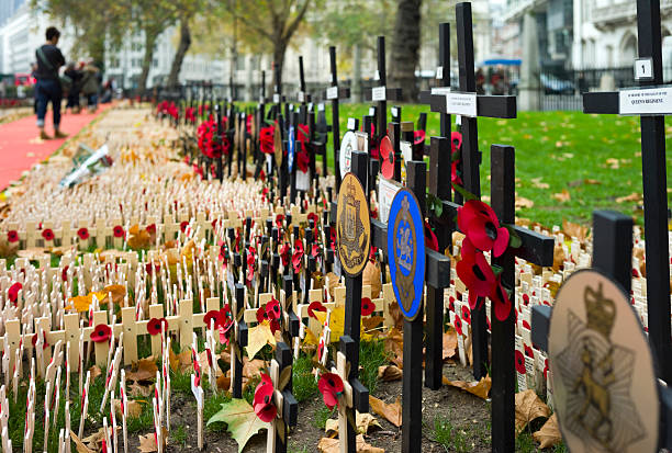 avenue of memorial atravessa a abadia de westminster - world war i horizontal editorial british military - fotografias e filmes do acervo