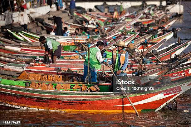 Foto de Porto De Yangon Mianmar e mais fotos de stock de Adulto - Adulto, Adulto maduro, Asiático e indiano