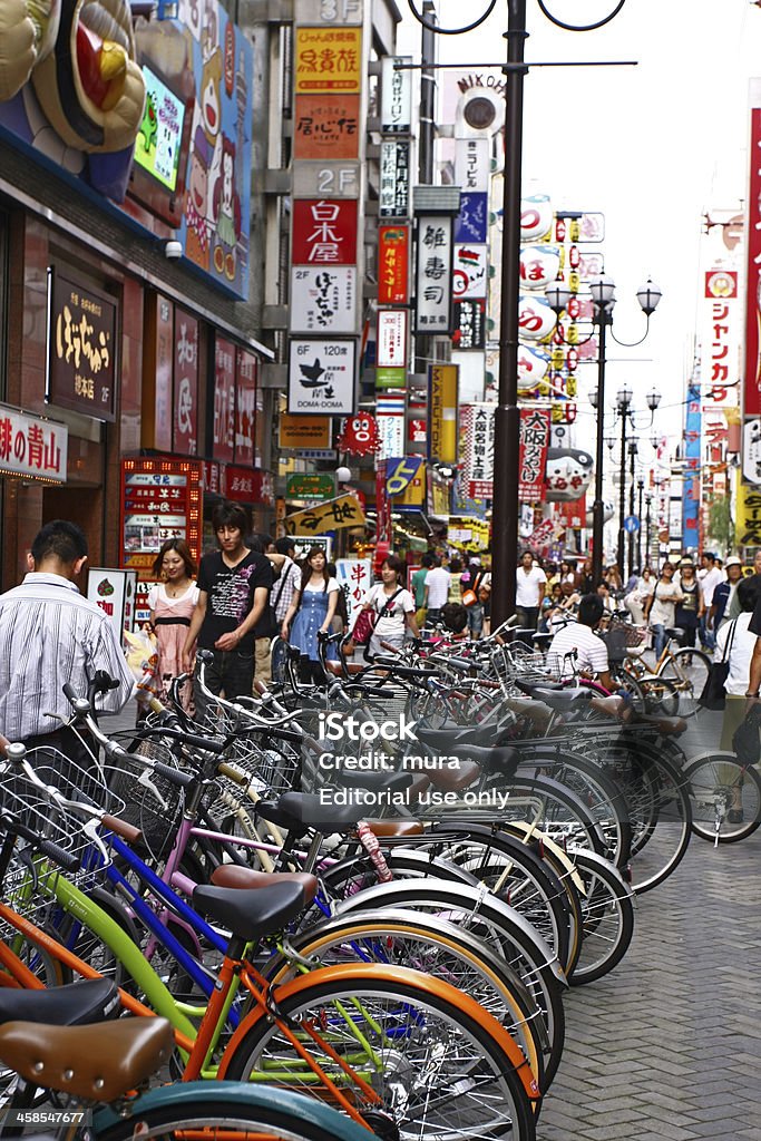 Pista ciclabile in Namba, Osaka - Foto stock royalty-free di Parcheggio per biciclette