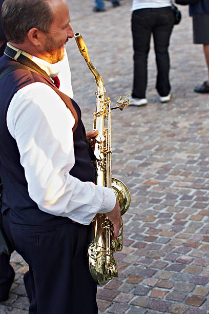 духовой оркестр street performance - trombone musical instrument wind instrument brass band стоковые фото и изображения