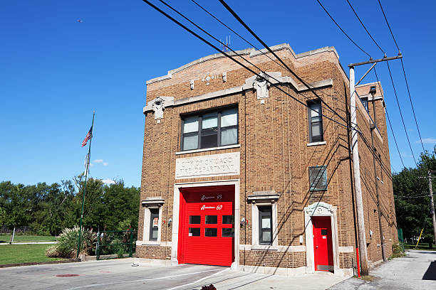 departamento de bomberos de la ciudad de chicago firehouse - american flag architectural feature architecture chicago fotografías e imágenes de stock