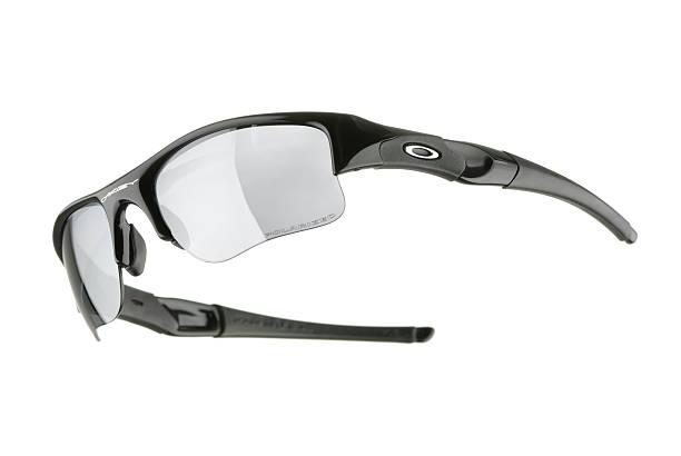 oakley lunettes de soleil - oakley photos et images de collection