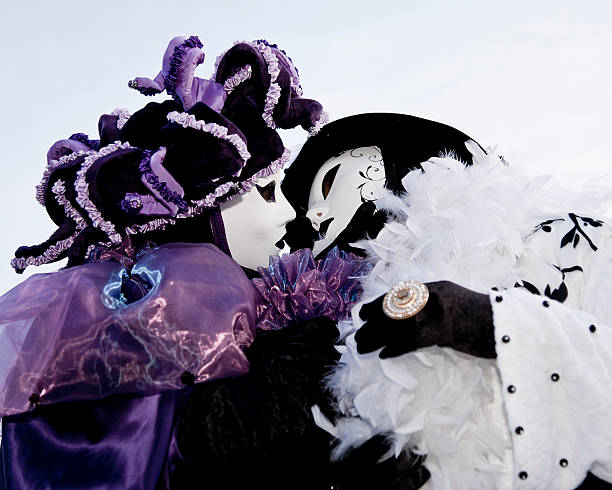 máscara de carnaval de venecia - venice italy flash fotografías e imágenes de stock