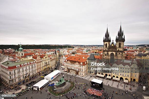 Old Town Square Visto Desde Arriba Praga Foto de stock y más banco de imágenes de Aire libre - Aire libre, Alto - Descripción física, Anticuado