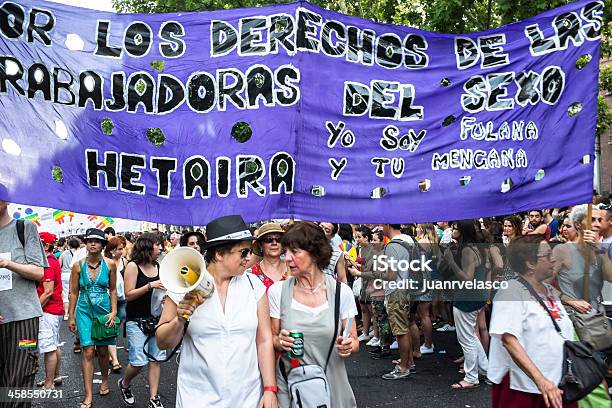 Photo libre de droit de Manifestation À La Gay Pride De Madrid banque d'images et plus d'images libres de droit de Adulte - Adulte, Arc en ciel, Bonheur