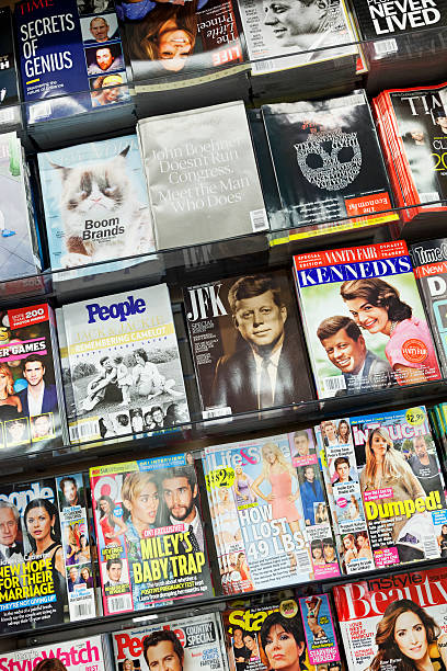 stos czasopisma - magazine rack news stand day usa zdjęcia i obrazy z banku zdjęć