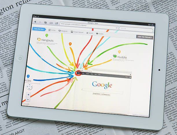 apple ipad 2 google + 웹 사이트 화면에 - google social media web page google plus 뉴스 사진 이미지