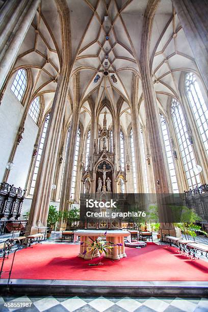 Interior Da Igreja Em Brno República Checa - Fotografias de stock e mais imagens de Altar - Altar, Arcaico, Arco - Caraterística arquitetural